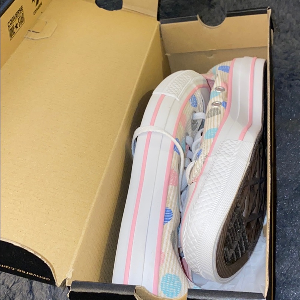 Converse - Picture 4 of 4